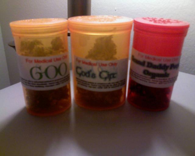 Just a Few Kinds Of Bomb Dank i picked up From The Club Yesterday Got a Quarter Of Each Got SOme -Goo-,-White Hash-,- Grand Daddy Purple-,-Godz Gift-, And Some Bubble Berry if i had a camera rather then my cell phone To take Pics with i would get some close up's of the bud but i use my cell phone to take all these pics with 