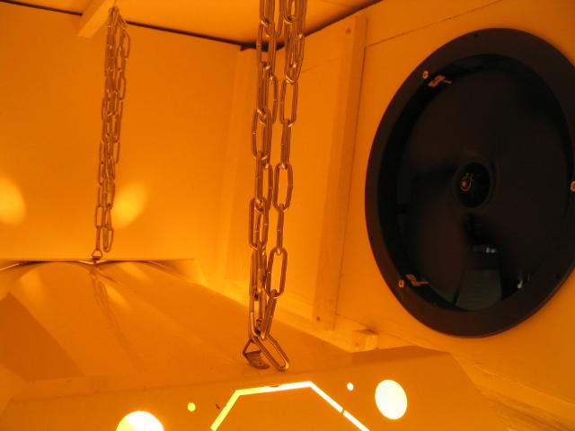this is a pic of me 250mm exhaust fan sucking out all that hot shit air