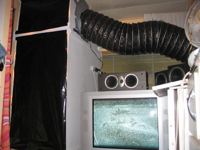 here is a pic of me exhaust ducting takeing out all that shit air